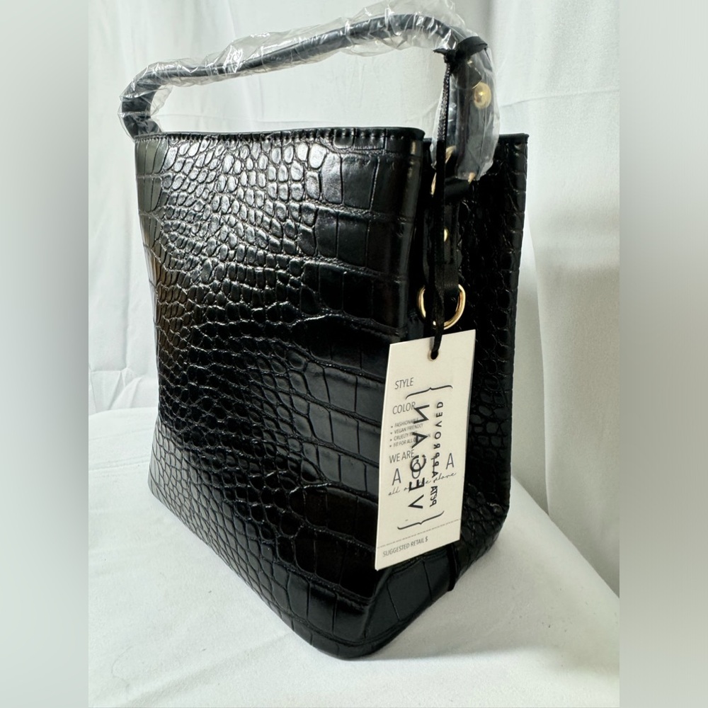 AOTA All of the Above Elena Bucket Bag Black - Picture 3 of 13